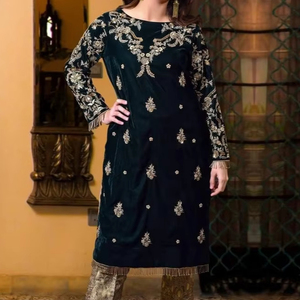 STUNNING-DESIGNER VELVET KURTA & BROCADE PANT Robe avec perles et perles de verre en cristal LOURD EMBELLISHED Work FOR PARTY-WEAR = 2024 - Product Image 1