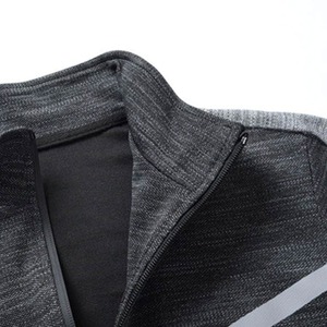 Ensemble de survêtement sportif uni pour homme, collection Hiver 2025, en molleton coton/polyester de haute qualité, avec fermeture éclair, idéal pour le jogging et l'entraînement - Product Image 1