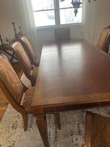 Juego de mesa de comedor con 8 sillas usadas - Product Image 2