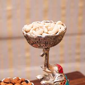 Caja de lujo Upside Trunk Elephant para servir frutos secos en Diwali con detalles de cuarzo mandarina y lapislázuli - Product Image 1