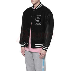 Chaqueta Varsity Negra de Lujo Personalizada para Hombre con Parche de Chenille, Impermeable y Transpirable, Diseño Reversible para Invierno - Product Image 6