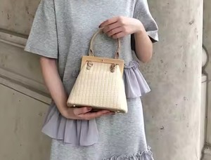 Accessoires de mode pochette en cuir de qualité supérieure au design élégant et sophistiqué - Product Image 3