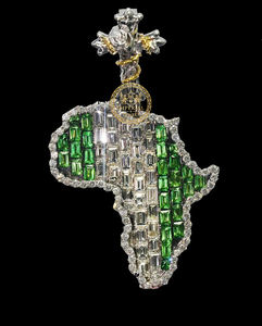 Colgante de Mapa de África Personalizado con Diamantes VVS y Piedras de Esmeralda en Plata, Dije de 1 Pulgada, 20 Gramos, Corte Esmeralda, Certificado IGI - Product Image 4