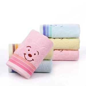 Serviettes de bain 100% en coton biologique personnalisées de haute qualité de couleur unie serviettes de bain antibactériennes à séchage rapide - Product Image 1