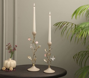 เชิงเทียนอลูมิเนียมสีทองสวยหรูหราเพิ่มความอบอุ่นเชิญหรูหราและมีสไตล์ให้กับทุกห้อง - Product Image 1