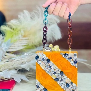 Vente chaude Bohème Blanc Marbre Look Résine Embrayage Sac À Main pour Dames Étanche Fabriqué À La Main Bourse avec Chaîne - Product Image 3