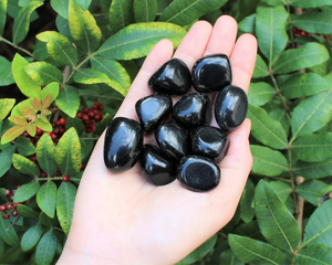 High Grade <b>Polished</b> <b>Black</b> Obsidian Tumbled Crystal 15-30mm Wholesale Eco-Friendly Feng Shui - Product Image 1