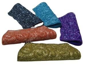 Pochette fantaisie en satin ornée de perles - Product Image 1