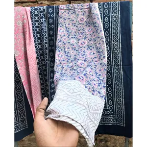 Lote Surtido de 5 Bufandas con Estampado de Bloques Hechas a Mano y Únicas - Product Image 4