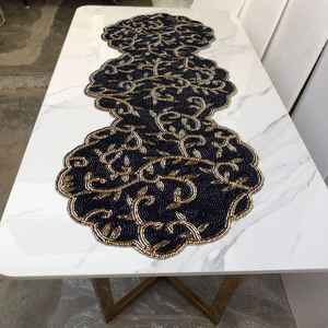 Napperon perlé Chargeur rond fait à la main pour salle à manger de luxe et décor de vacances Pièce unique perlé à la main, napperon, pendaison de crémaillère - Product Image 1