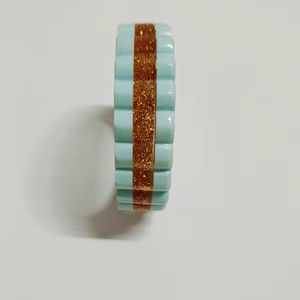 Nuevo brazalete de resina de gran venta en plata y brillo rojo 2025 - Product Image 1