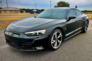 Excellent état, Audi e-tron GT Quattro Prestige 2022 d'occasion, double moteur, transmission intégrale - Product Image 6