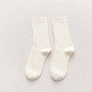 Chaussettes d'hiver en cachemire personnalisées Chaussettes épaisses et chaudes Chaussettes d'extérieur en laine mérinos en polyester Chaussettes pour femmes Crew - Product Image 4