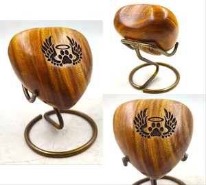 Coeur en bois souvenir crémation urne patte chat pour animaux de compagnie humains cendres fabriqués à la main unique en forme de coeur pour adultes avec présentoir - Product Image 6