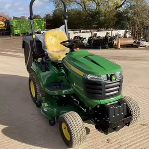 Tracteur de pelouse John Deere X950R 25HP à transmission par engrenages 4x4, tondeuse autoportée verte avec bac de ramassage arrière - Product Image 4