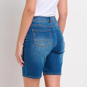 Conjunto de mezclilla streetwear para hombre: shorts de mezclilla de camuflaje índigo oscuro para caza, de tiro alto con dobladillo con vuelta y costuras en contraste doradas, estilo casual. - Product Image 6