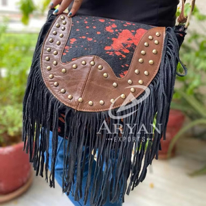 กระเป๋าถือมีพู่ทำจากหนังกลับสไตล์ตะวันตกสีดำสำหรับผู้หญิงสีดำมีสไตล์ - Product Image 1