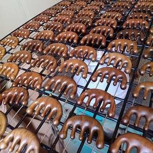 Peine de masaje de sándalo: ¡un superventas para el bienestar y la calma holísticos! -LOTO AZUL VIETNAM - Product Image 4