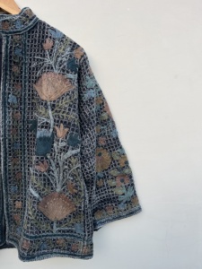 Veste brodée Suzani faite à la main veste courte Suzani femmes vêtements de plage robe courte matelassée vêtements d'hiver veste - Product Image 2