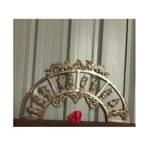 La sculpture de dieu en métal en laiton reflète la sagesse spirituelle intemporelle et la dévotion sacrée à travers des détails dorés artistiques exquis - Product Image 3