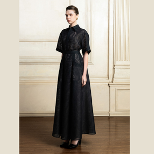 La camisa con cuello puntiagudo de VENESSA combina la elegancia diaria y los detalles inspirados en la naturaleza en tela frondosa de primera calidad - Product Image 3