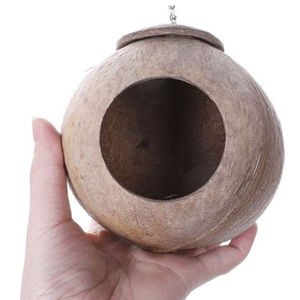 Top One Tendance 2025 Maison d'oiseau en coquille de noix de coco faite à la main/Noix de coco pour maison d'oiseau avec logo laser personnalisé au Vietnam - Product Image 1