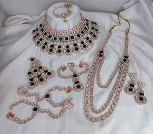 ชุดสร้อยคอแต่งงานสำหรับผู้หญิงและผู้หญิงชุดเครื่องประดับเจ้าสาวแบบดั้งเดิมและแฟนซีเพทายชุบทองและเพชรสังเคราะห์ - Product Image 1