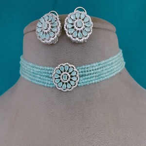 Magnifique ensemble collier et boucles d'oreilles en argent poli avec des perles CZ de qualité supérieure, finition de précision, ambiance haut de gamme, collection pour femmes, pour les fêtes et les mariages - Product Image 1