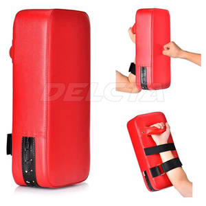Pads thaïlandais MMA en matériau durable, couleur rouge, pour la boxe et l'entraînement. - Product Image 4