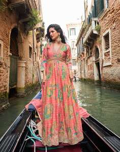 Robe Anarkali de haute qualité Sayuri Designer avec de la soie chinon lourde et des broderies numériques à sequins pour femmes - Product Image 5