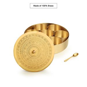 Boîte à épices en laiton Masala Dabba présente un superbe motif de mandala et un décor de cuisine artisanal complexe. - Product Image 2