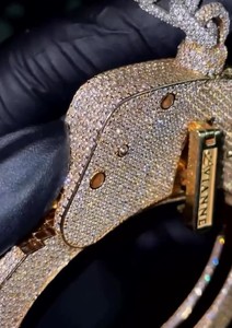 CONCEPTION INT-1-2 Pendentif menottes serti de pierres |   Bijoux Hip Hop en Moissanite |   Pendentif de fête unisexe personnalisé en argent 925 - Product Image 4