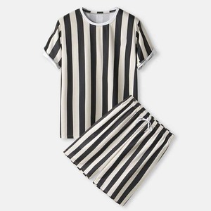 OEM/ODM Vêtements pour hommes de bonne qualité à rayures personnalisées Grande taille Ensembles t-shirts et shorts en coton respirant pour hommes High Street - Product Image 1