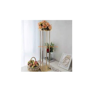 Diseño de tendencia Centro de mesa clásico metálico Artículos de mesa Fiesta de cumpleaños en casa Eventos Mesa decorativa Centro de mesa en la India - Product Image 1