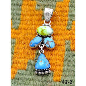 Pendentif en turquoise fait main du sud-ouest avec incrustation de Palomino Golden Hill et monture en argent sterling - Product Image 2
