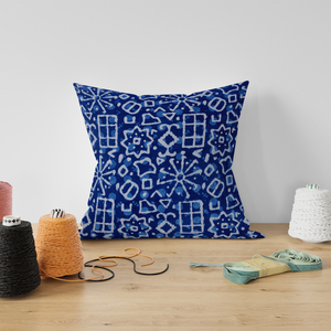 Funda de cojín/almohada vintage de algodón 100% con estampado a mano de hojas en azul cielo pistacho, estampado frontal y trasero. - Product Image 1