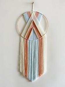 Decoración de Pared de Macramé en Tonos Pastel Redondos para un Ambiente de Hogar Tranquilo y Acogedor, Decoración de Pared Boho y Estilo de Habitación de la India - Product Image 4