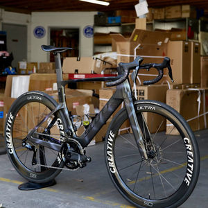 Bicicleta de Carretera SCOTTS FOILRC 2025, Completamente de Carbono, Color Carbón/Vía Láctea, con 24 Velocidades, Sistema de Frenos de Disco, Material de Horquilla de Aluminio/Titanio - Product Image 1