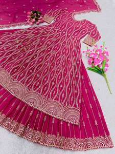 เสื้อสไตล์แฟนซีคุณภาพระดับพรีเมี่ยม, lehenga และ dupatta faux Georgette ปักลายหนัก5มม. พร้อมแขนเสื้อ - Product Image 2