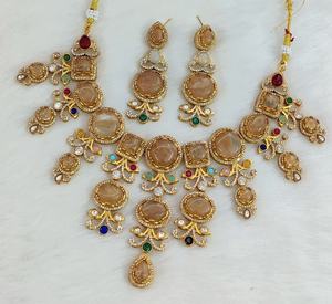 สร้อยคอคุณภาพระดับพรีเมียมลายทองเหลืองพร้อมต่างหูที่สวยงามชุดสร้อยคอที่สร้างแรงบันดาลใจจาก sabyasachi เหมาะสำหรับงานแต่งงานงานปาร์ตี้ - Product Image 2