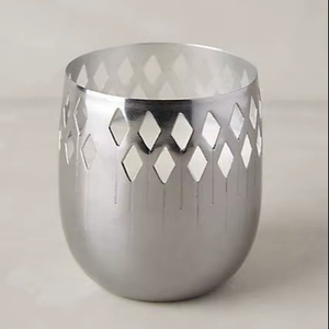 Pot à bougie en cire métallique moderne avec belle texture conçu pour les banquets d'appartements et les décorations d'éclairage culturel - Product Image 1