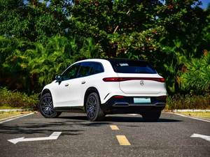Mercedes d'occasion 2025 – Grand SUV de luxe 5 portes 5 places, véhicule électrique avec autonomie de 201-300 km et batterie de 50-70 kWh, en promotion - Product Image 2