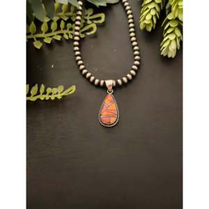 Colgante Artesanal Navajo con Incrustaciones de Piedras Variadas y Plata de Ley, Amuletos Únicos y Elegantes - Product Image 1
