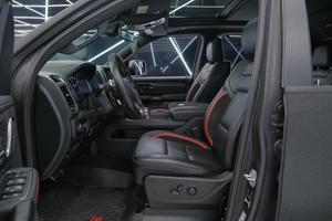 Edición Limitada Original, 1 Mes de Uso, Camioneta Trxx Edición War 1500, Edición War 4D Crew Cab - Product Image 2