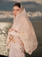 Belle conception de robe à capuche manches bouffantes grandes poignets fabriqués à la main détail de fleurs ELIE EMB haut tissu tri-acétate transparent Vietnam