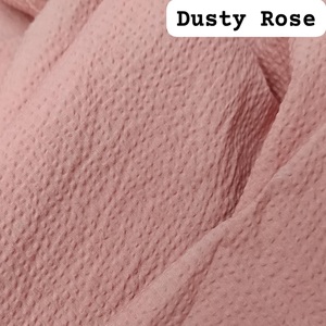 Le tissu Seersucker en coton doux au toucher garantit un confort quotidien Le tissu Seersucker est élégant, respirant et polyvalent en toutes saisons - Product Image 6