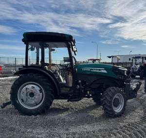 Tractor Agrícola F4100 de 100HP 4WD con Cabina, Motor Diésel Weichai de Uso Pesado, Bomba y Caja de Cambios - Product Image 1