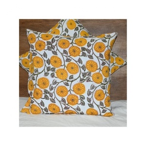 Cojín Redondo de Algodón con Pompones Rojos, Cojín Grueso de Tatami para Sofá, Decoración para Dormitorio u Oficina - Product Image 4