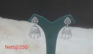 Conjunto de joyería de pendientes de latón de diseñador para mujer Estilo de lujo con diamantes americanos brillantes para bodas y ocasiones - Product Image 5