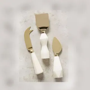 Ensemble de couteaux à fromage en acier inoxydable au design antique avec manche poli or pour table et utilisation de découpe de fromage lors de mariage, lot de 3 - Product Image 4